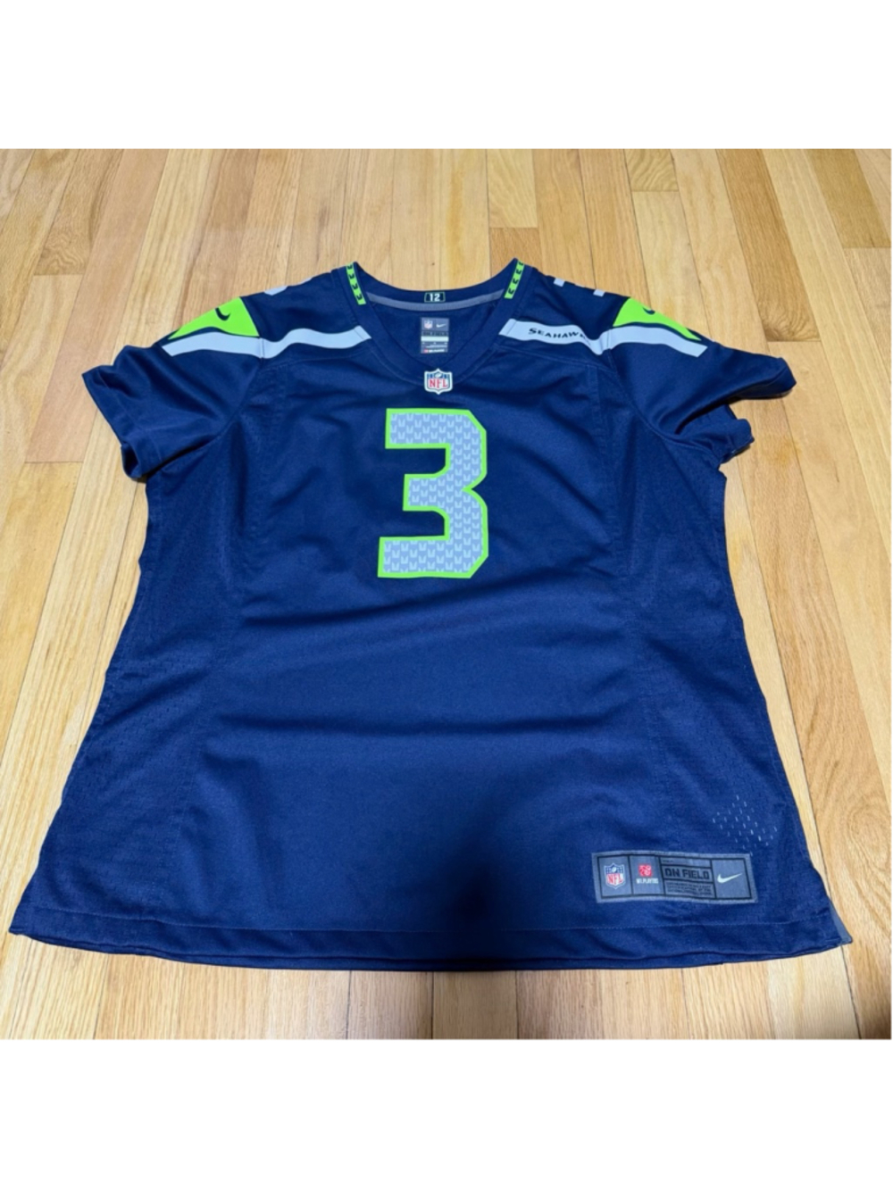 Women’s NFL Seahawks Wilson Jersey XL SKU670